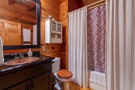 Family Fun-relax-mtn View-game Rm-hottub Holiday home