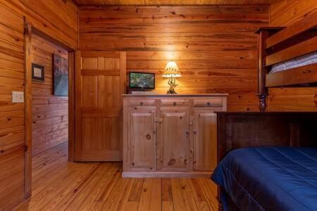 Holiday home Family Fun-relax-mtn View-game Rm-hottub *
