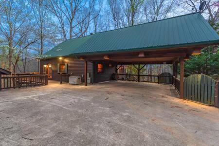 Holiday home Family Fun-relax-mtn View-game Rm-hottub *