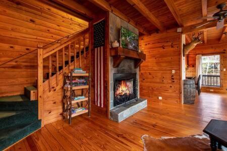 Holiday home Family Fun-relax-mtn View-game Rm-hottub