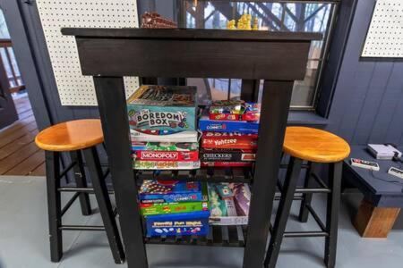 Family Fun-relax-mtn View-game Rm-hottub Holiday home