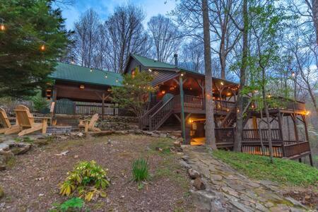 Holiday home Family Fun-relax-mtn View-game Rm-hottub
