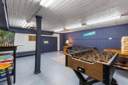 Family Fun-relax-mtn View-game Rm-hottub Holiday home
