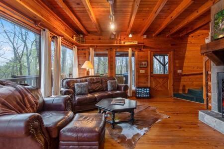 Holiday home Family Fun-relax-mtn View-game Rm-hottub *